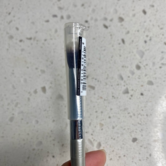 It Cosmetics Shadow Brush #112 - Picture 3 of 7